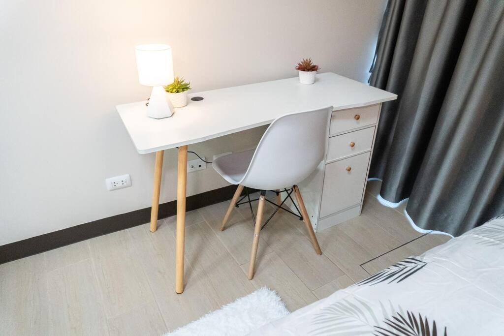A2J Luxury 2Br Bgc Uptown Suite Near Uptown Mall Manila Kültér fotó