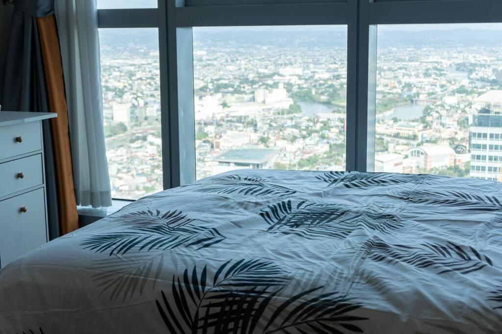 A2J Luxury 2Br Bgc Uptown Suite Near Uptown Mall Manila Kültér fotó