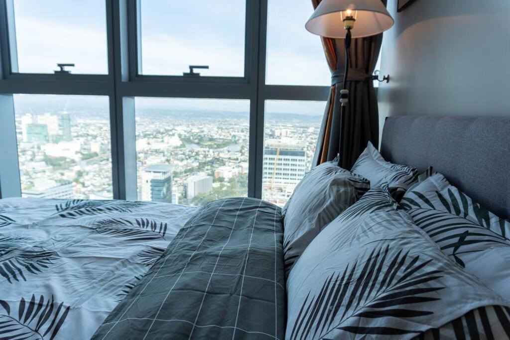 A2J Luxury 2Br Bgc Uptown Suite Near Uptown Mall Manila Kültér fotó