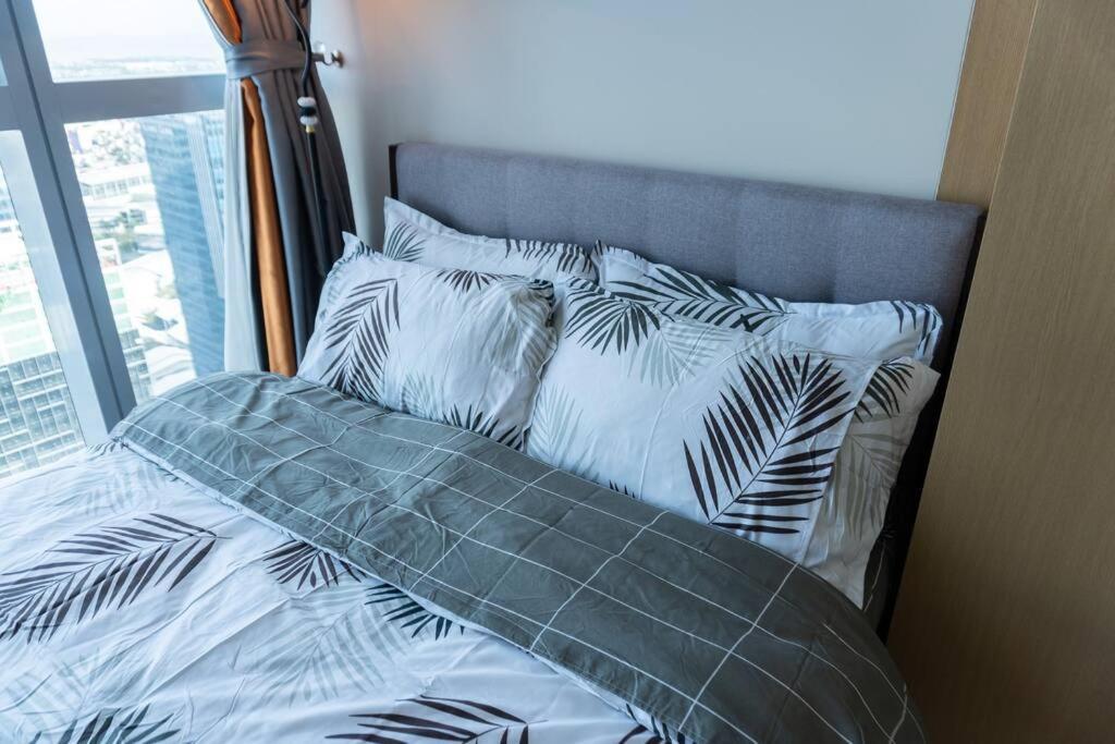 A2J Luxury 2Br Bgc Uptown Suite Near Uptown Mall Manila Kültér fotó